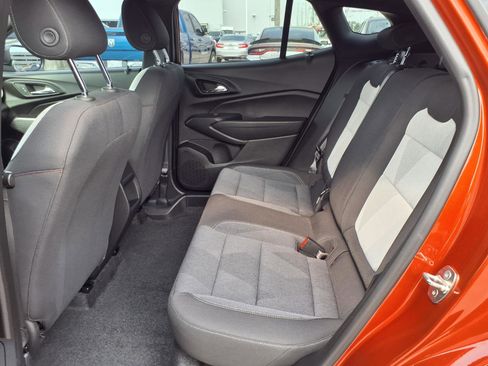 Used 2024 Chevrolet Trax RS w/ Sunroof Package FWD image 19