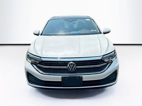 Used 2023 Volkswagen Jetta SE FWD image 2
