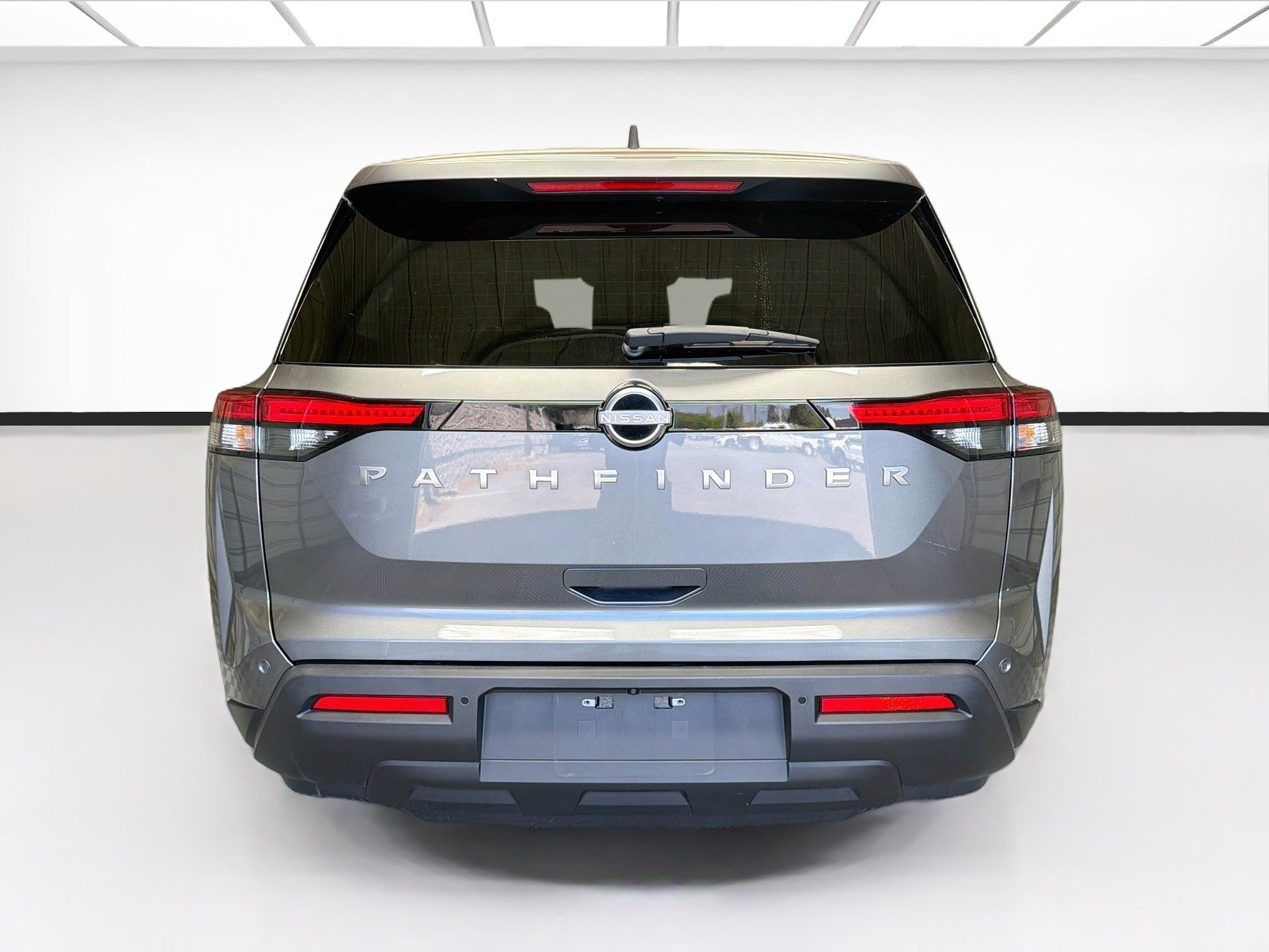 Used 2025 Nissan Pathfinder S FWD image 5