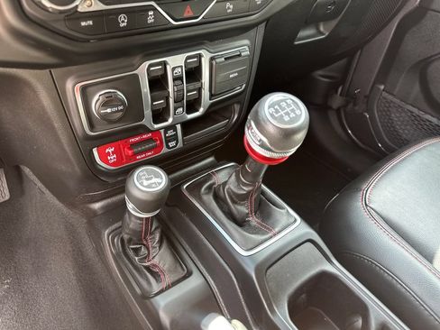 Used 2023 Jeep Wrangler Unlimited Rubicon w/ LED Lighting Group AWD/4WD image 29