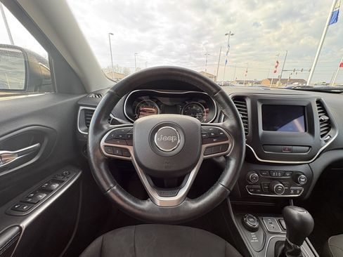 Used 2019 Jeep Cherokee Latitude w/ Cold Weather Group image 23