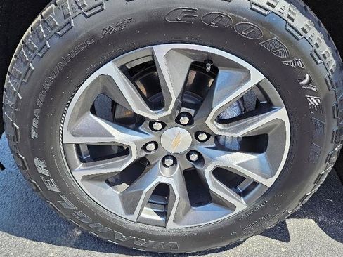 Used 2022 Chevrolet Silverado 1500 LT AWD/4WD image 11