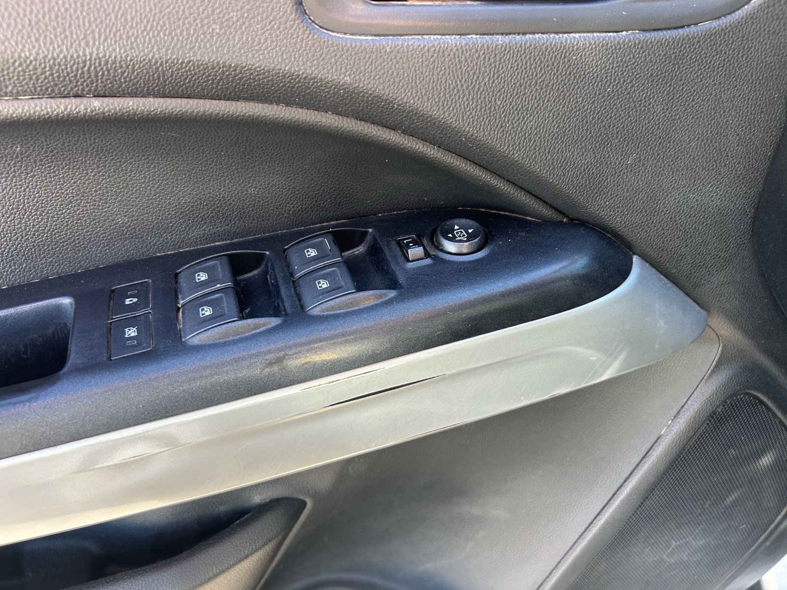Used 2021 Chevrolet Colorado LT w/ Safety Package RWD image 16