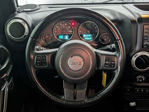 Used 2017 Jeep Wrangler Unlimited Sahara w/ Connectivity Group image 23