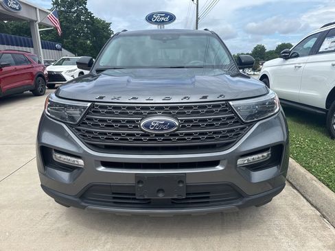 Used 2023 Ford Explorer XLT w/ Equipment Group 202A AWD/4WD image 2