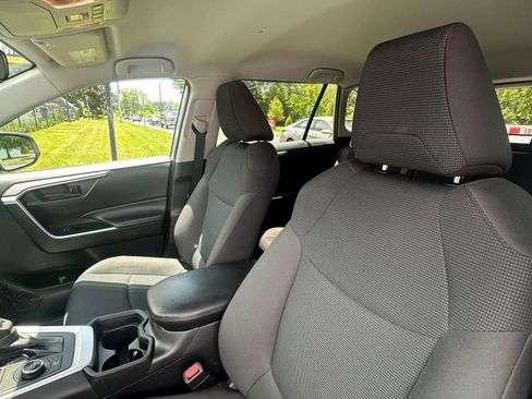 Used 2021 Toyota RAV4 LE AWD/4WD image 18