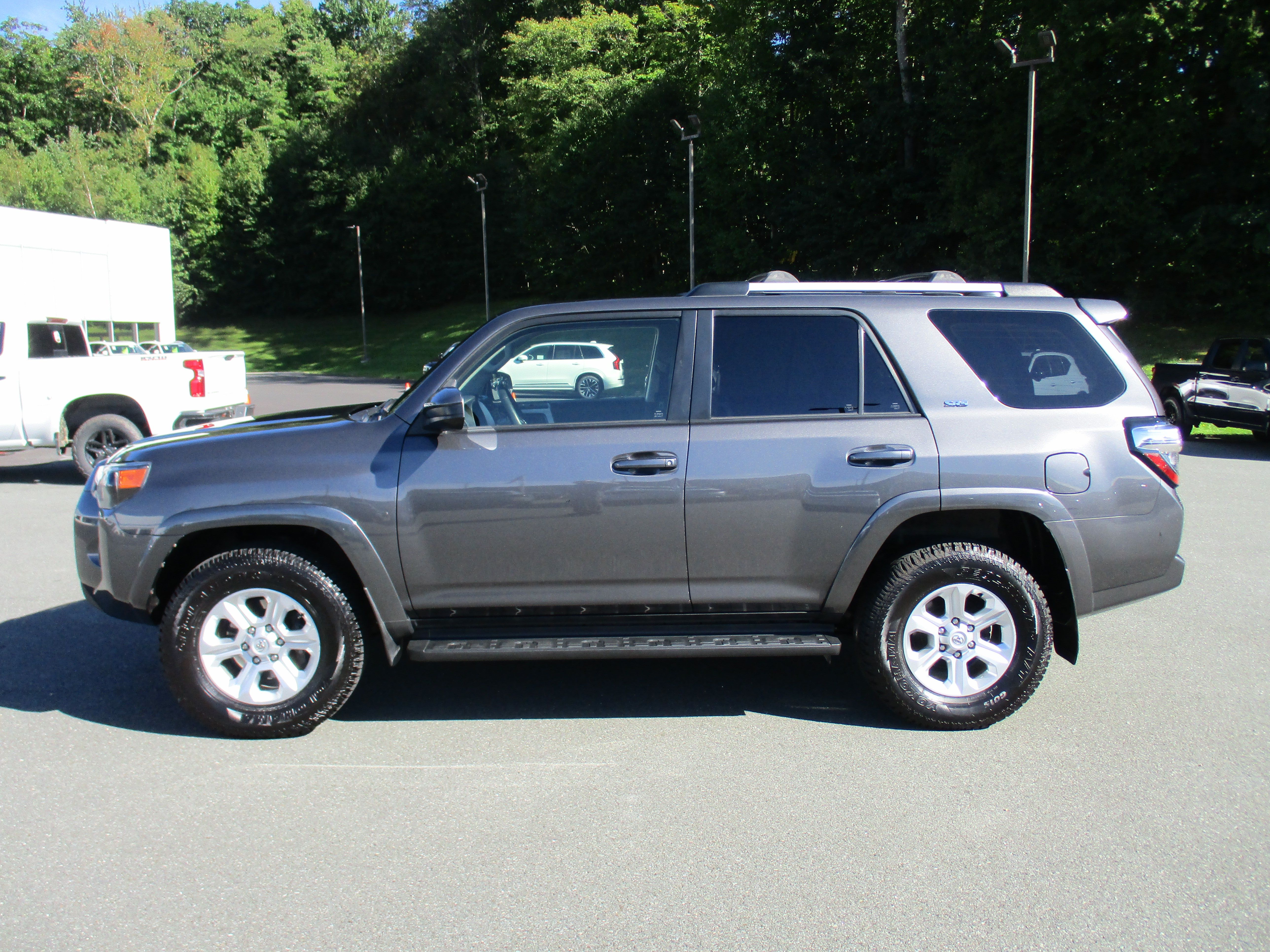 Used 2022 Toyota 4Runner SR5 AWD/4WD image 8