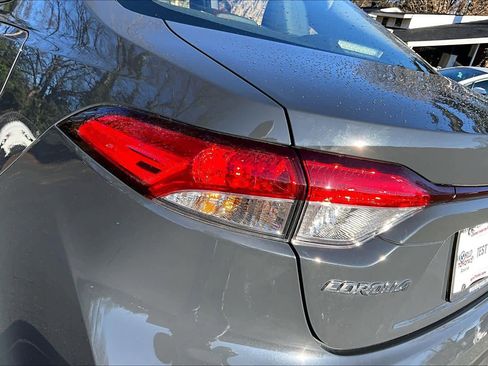 Certified 2025 Toyota Corolla LE image 28