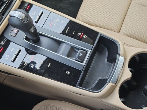 Certified 2026 Porsche Macan image 20