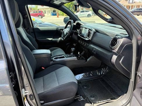 Used 2020 Toyota Tacoma TRD Sport AWD/4WD image 13
