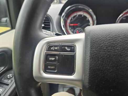 Used 2016 Dodge Grand Caravan SE w/ Quick Order Package 29E SE FWD image 16