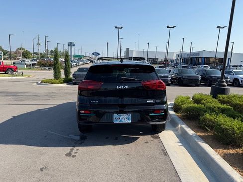 Used 2022 Kia Niro EX Premium FWD image 6