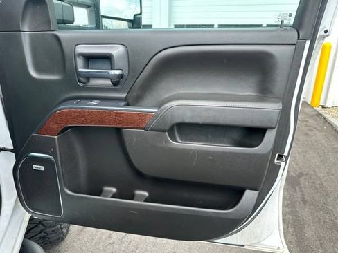 Used 2018 GMC Sierra 2500 SLT w/ Duramax Plus Package AWD/4WD image 11