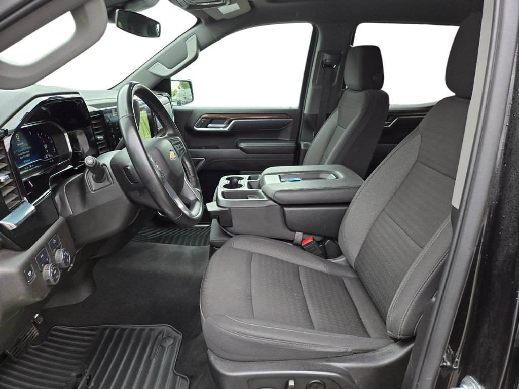 Used 2025 Chevrolet Silverado 1500 LT AWD/4WD image 17