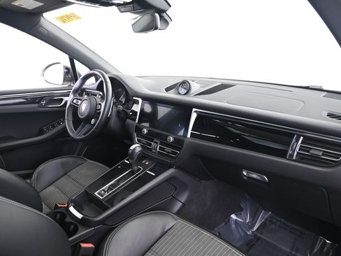 Used 2024 Porsche Macan Turbo image 22
