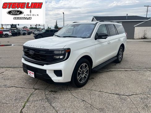 Used 2025 Ford Expedition Active AWD/4WD image 2