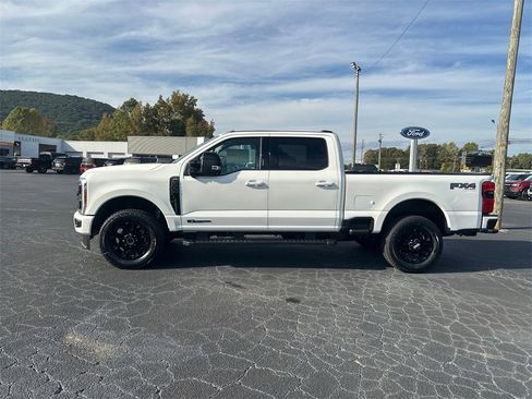 New 2026 Ford F250 Lariat w/ Black Appearance Package image 8