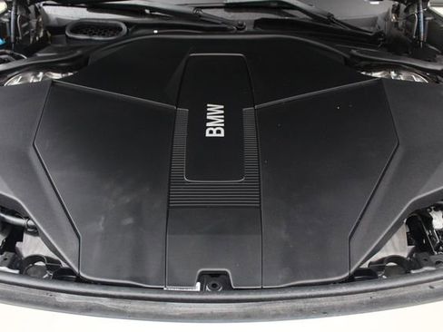 Used 2025 BMW i7 xDrive60 image 16