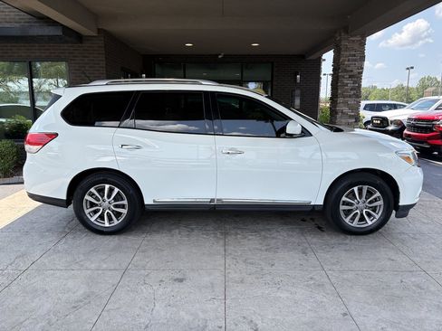 Used 2015 Nissan Pathfinder SL w/ SL Tech Package FWD image 5