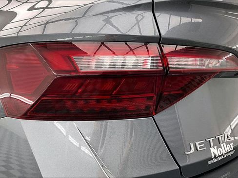 Used 2024 Volkswagen Jetta SE FWD image 30