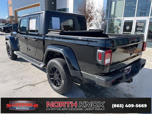 Used 2021 Jeep Gladiator Sport image 17