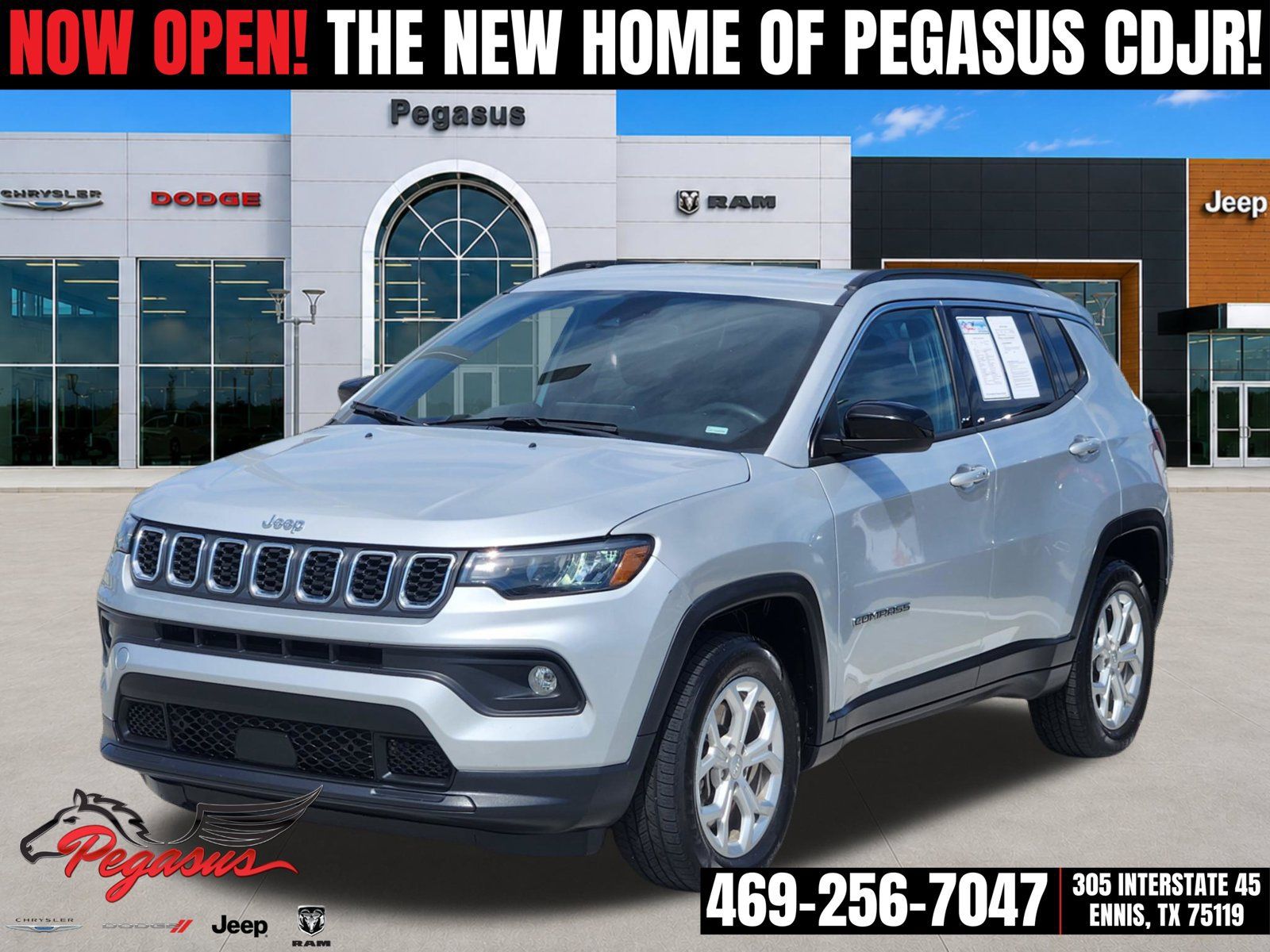 Used 2024 Jeep Compass Latitude AWD/4WD image 2