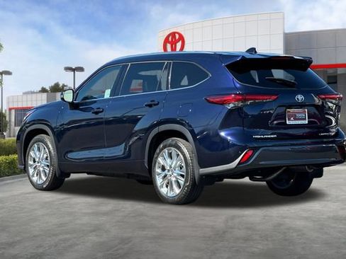 Used 2022 Toyota Highlander Limited AWD/4WD image 6