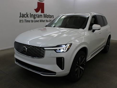 New 2026 Volvo XC90 B5 Core AWD/4WD image 2