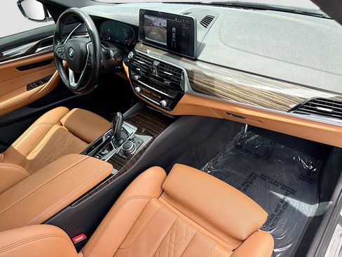Used 2022 BMW 530i w/ Convenience Package RWD image 14