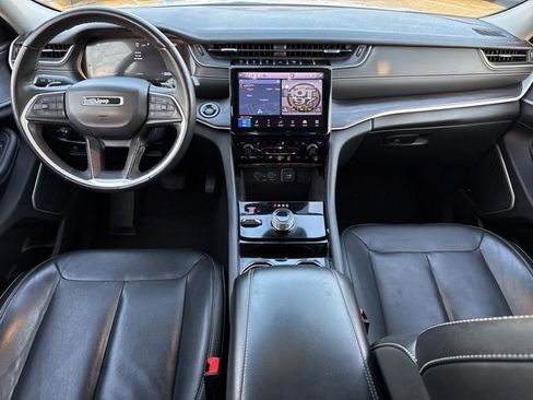 Used 2022 Jeep Grand Cherokee Limited image 4