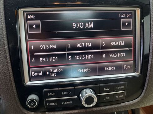 Used 2012 Volkswagen Touareg TDI image 25