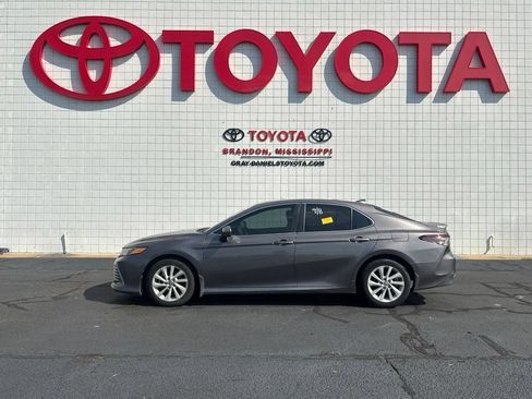 Used 2022 Toyota Camry LE FWD image 2