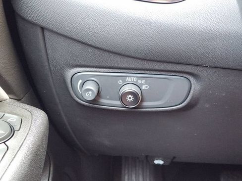 Used 2022 Chevrolet Equinox LS w/ LS Convenience Package FWD image 23