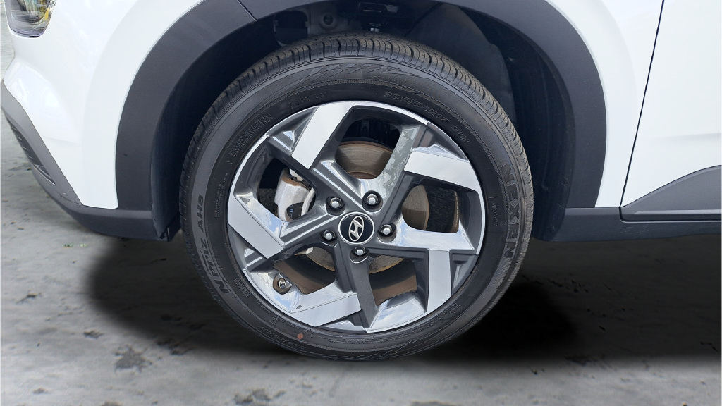 Used 2026 Hyundai Venue SEL FWD image 39