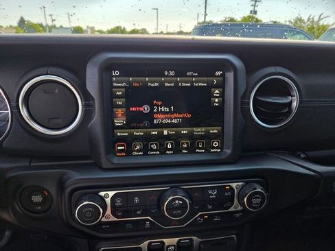 Used 2022 Jeep Wrangler Unlimited Rubicon 4xe w/ Cold Weather Group AWD/4WD image 6