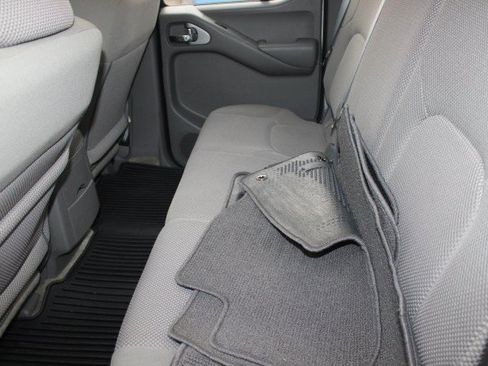 Used 2015 Nissan Frontier SV RWD image 19
