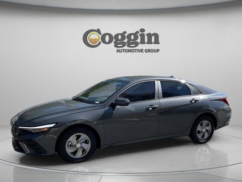 New 2026 Hyundai Elantra SE image 1