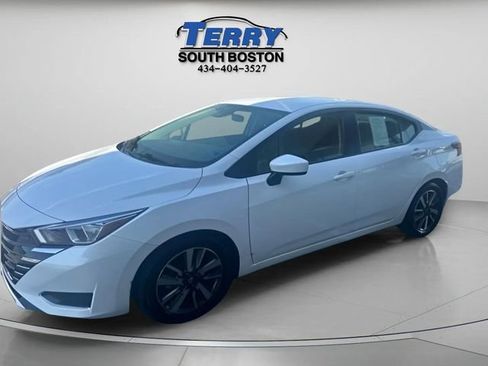 Used 2023 Nissan Versa SV FWD image 3