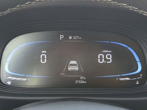 Used 2025 Hyundai Venue SEL FWD image 24