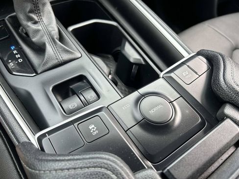 Used 2024 Toyota Grand Highlander XLE FWD image 40