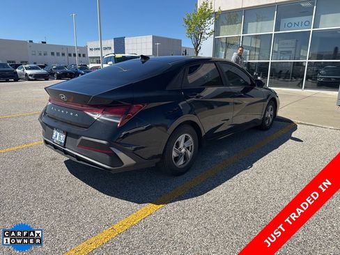 Used 2024 Hyundai Elantra SE FWD image 3