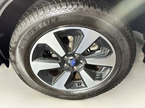 Used 2018 Subaru Forester 2.5i Premium w/ All-Weather Package image 11