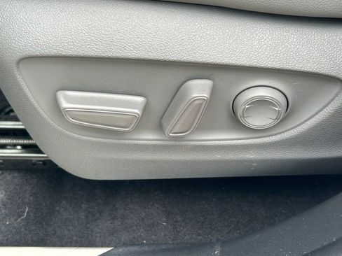 Used 2023 Toyota Highlander XLE image 22