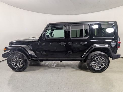 Used 2025 Jeep Wrangler Sahara image 4