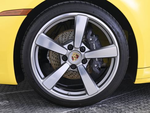 Used 2024 Porsche 911 Carrera image 11