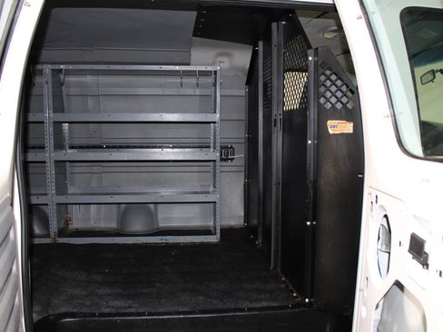 Used 2006 Ford E-350 and Econoline 350 Super Duty RWD image 24