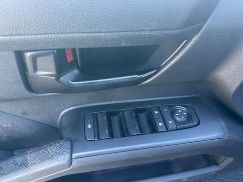 Used 2025 Toyota Tacoma SR5 AWD/4WD image 12