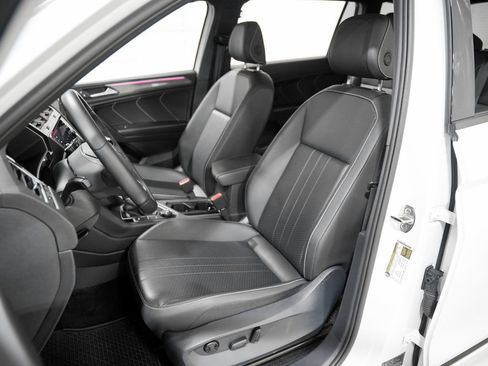 Used 2024 Volkswagen Tiguan SE R-Line AWD/4WD image 10