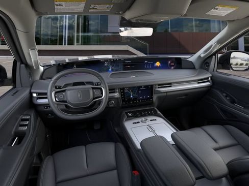 New 2026 Lincoln Navigator Premiere AWD/4WD image 9