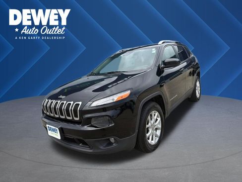 Used 2017 Jeep Cherokee Latitude w/ Cold Weather Group AWD/4WD image 1
